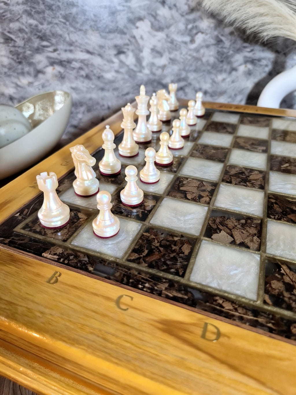 Royal Earth – Teak & Preserved Leaves Chess Set